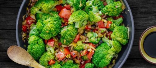 Mudan&ccedil;a de h&aacute;bitos alimentares n&atilde;o significa apenas comer salada 24 horas por dia. (Arquivo Blasting News)