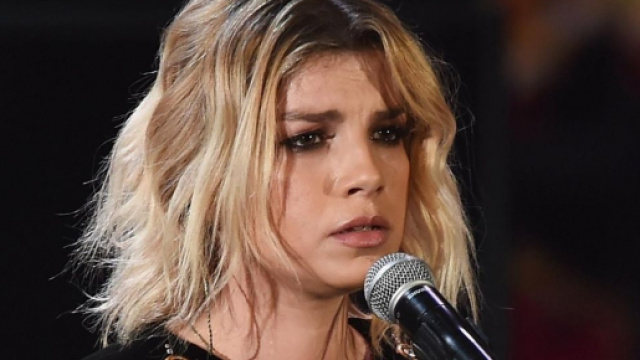 Emma Marrone, un hater le augura il peggio su IG e lei replica: 'Siete delle brutte persone'.