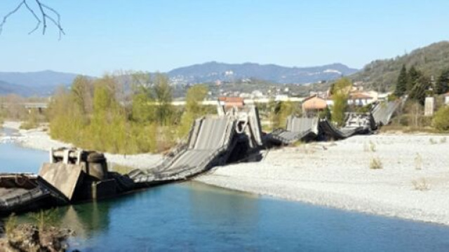 Il ponte si trova in localit&agrave; Albiano e collega la Sp70 con la Sp62, al confine tra la Liguria e la Toscana.