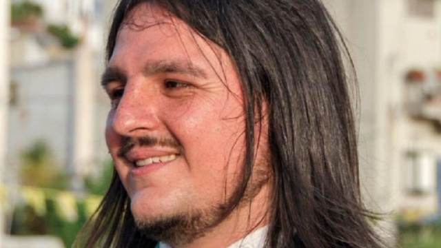 Il sindaco di Bacoli rigetta ancora l'invito di Barbara D'Urso: 'Rifiuto e vado avanti'.