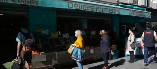 Estudio alerta de que distancia social en exterior debe ser al menos de cuatro metros