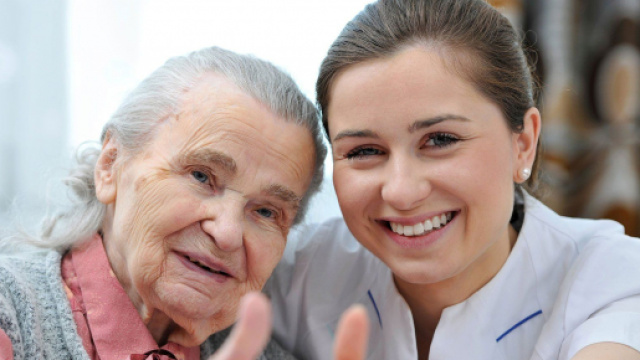 Colf e badanti, in arrivo cassa integrazione e reddito di emergenza.