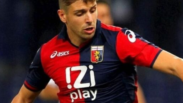 Miguel Veloso, nella foto con la maglia del Genoa