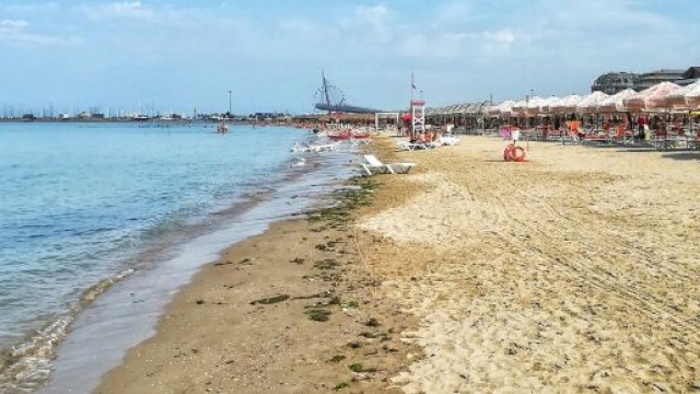 Pescara, non rispetta decreto anti Covid-19: runner fugge in spiaggia ai controlli delle Fiamme Gialle.
