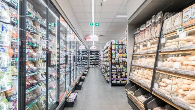 Torino, operatore sanitario insultato fuori da un supermercato mentre va a fare la spesa perch&egrave; ha 'saltato' la fila