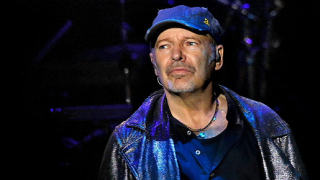 Vasco Rossi e il brano 'Gioca con me' suonato insieme a Slash