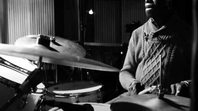 Tony Allen morto a Parigi, il batterista pioniere dell'Afrobeat aveva 76 anni.