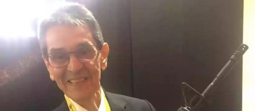 Roberto Jefferson posa com armas e pede a Bolsonaro golpe. (Reprodu&ccedil;&atilde;o/Twitter)