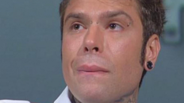 Battaglia legale tra Fedez e il Codacons: il rapper querelato per accuse pesantissime.