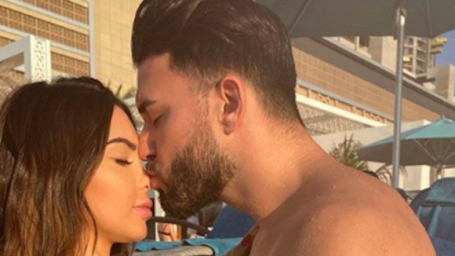 Nabilla et Thomas se sont r&eacute;concili&eacute;s lors d'une soir&eacute;e au bord de la piscine. Credit : Instagram/nabilla