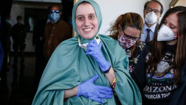 Silvia Romano: "Ho chiesto io il Corano, ora mi chiamo Aisha".