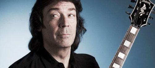 Steve Hackett conta detalhes da sua trajet&oacute;ria com o Genesis. (Foto: Divulga&ccedil;&atilde;o /Steve Hackett)