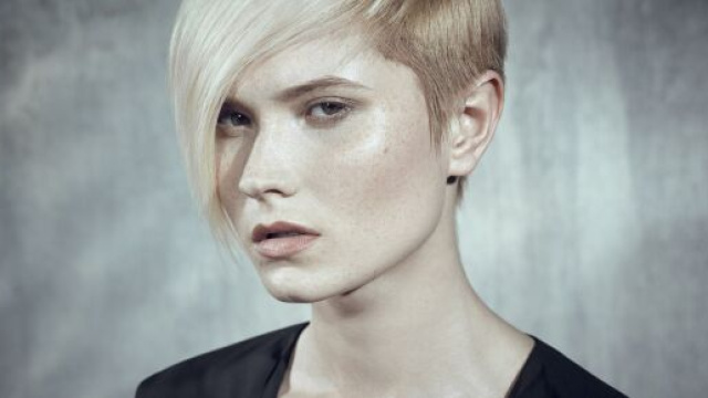 Tagli corti over 40 per l'estate: il pixie e consigli per le tinte fai-da-te