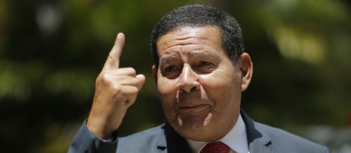 General Mour&atilde;o defende ministros (Fonte: Blasting News)