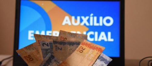 O calend&aacute;rio de pagamento da segunda parcela do aux&iacute;lio emergencial ainda n&atilde;o foi divulgado e segue em atraso. (Arquivo Blasting News)