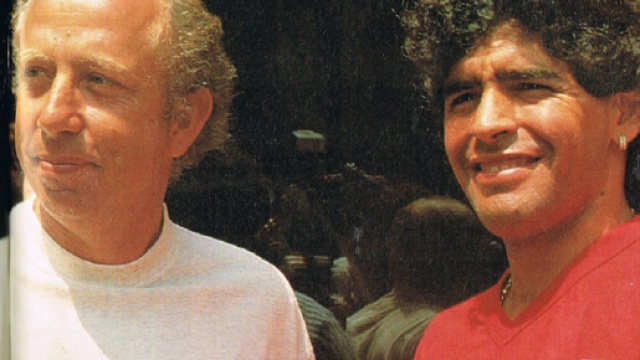 Ottavio Bianchi e Diego Maradona in una foto degli anni '80.