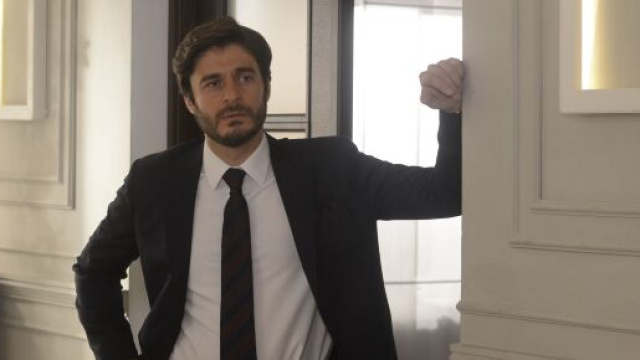 Non Dirlo al Mio Capo con Lino Guanciale torna in replica dal 31 maggio in prima serata.