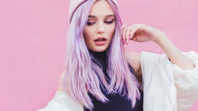 Tagli capelli, le tonalit&agrave; e le acconciature per l'estate 2020: le trecce e il rosa icy pink