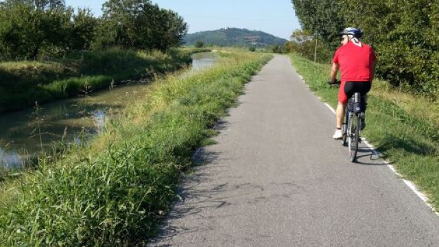 Vicenza, ciclista in solitaria sulla ciclabile con il figlio: multato perch&eacute; senza mascherina.