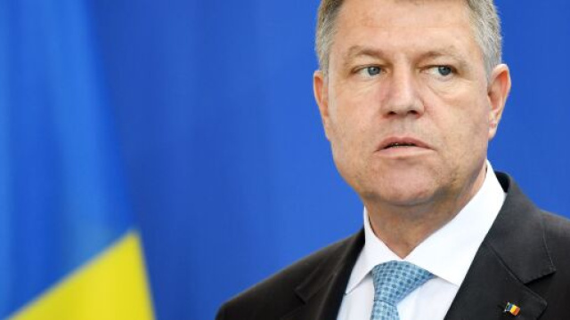 Klaus Iohannis dichiara che la Romania entra in stato d'allerta, dopo due mesi di stato d'emergenza, a causa del coronavirus.