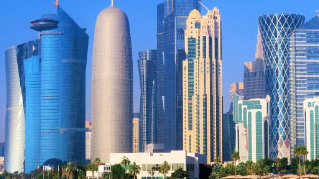 Norme severe in Qatar: chi esce di casa senza mascherina rischia 3 anni di carcere.