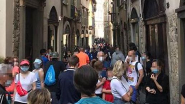 Bergamo presa d'assalto nella via principale della citt&agrave;
