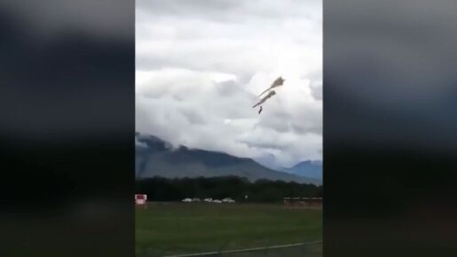 Canada, aereo acrobatico precipita nel corso di un'esibizione.