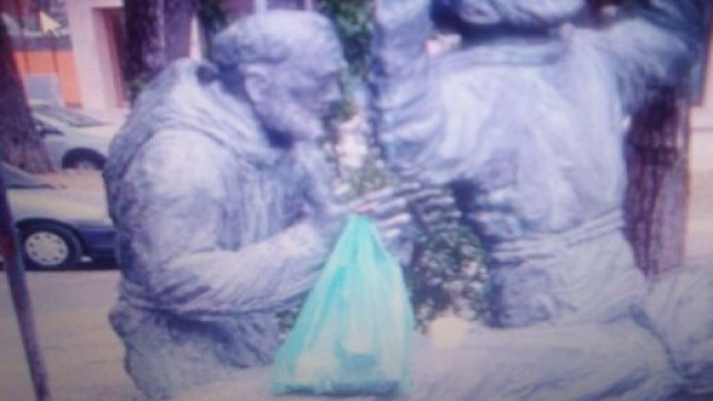 Foggia, assembramenti e alcol a piazza Padre Pio, i residenti: 'Siamo stufi'