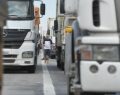 Caminhoneiros realizam protesto contra medidas de isolamento social em São Paulo