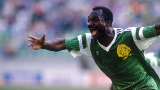 L'esultanza di Roger Milla dopo un gol ai Mondiali di Italia '90.