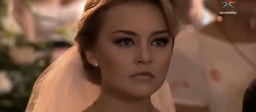 Montserrat se casa com Alessandro. (Reprodu&ccedil;&atilde;o/Televisa)