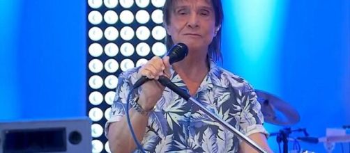 Roberto Carlos confirma live no Dia das M&atilde;es. (Arquivo Blasting News).