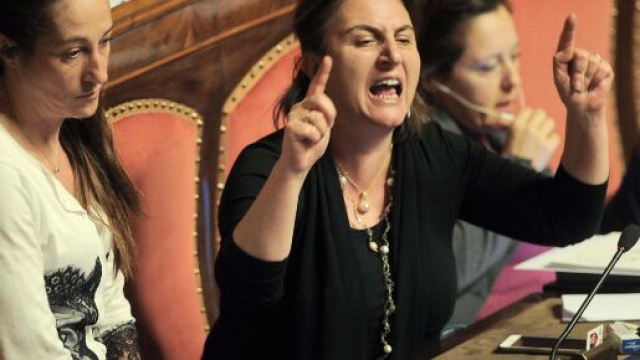 Colf e badanti: la Catalfo ha affermato che per loro la Cassa Integrazione sarebbe troppo complessa; allo studio un indennizzo fino a 600 euro.