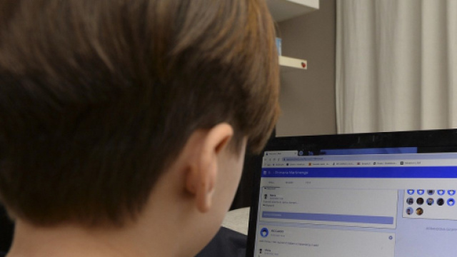 La Spezia, sospesi tre studenti: hanno fatto circolare vignette offensive degli insegnanti in chat.