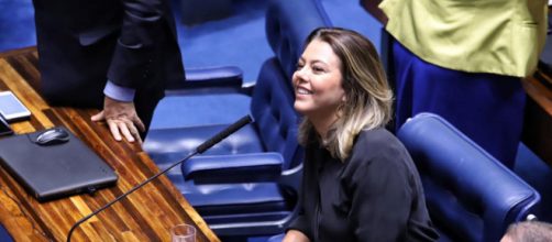 Senado aprova projeto de Leila Barros que d&aacute; mais seguran&ccedil;a a segurados v&iacute;timas da Covid-19. (Arquivo Blasting News)