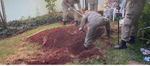Corpo estava enterrado no quintal da casa. (Reprodu&ccedil;&atilde;o/TV Anhanguera)