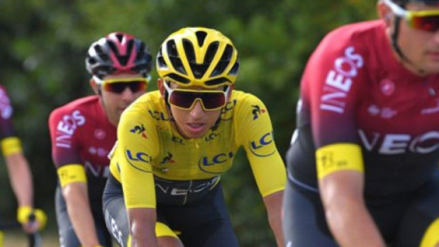 Egan Bernal in maglia gialla al Tour de France.