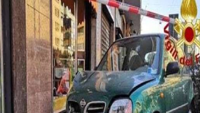 Milano, cammina sul marciapiede: 76enne travolto e ucciso da un'automobile