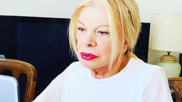 Sandra Milo a 87 anni aveva iniziato lo sciopero della fame a difesa degli artisti messi in ginocchio dal Coronavirus: l'ha chiamata il premier.