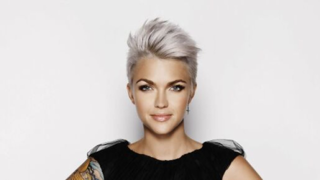 Tagli corti: il pixie e la tonalit&agrave; Tequila Sunrise per l'estate 2020.