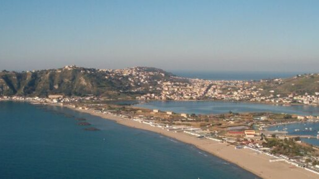 Bacoli come il romanzo di Montalb&aacute;n: si cerca di identificare un corpo dal tatuaggio