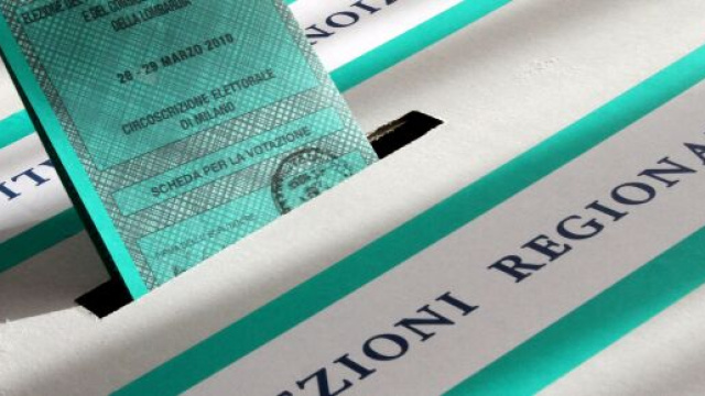 Scontro tra presidenti uscenti e Governo sul voto a settembre.