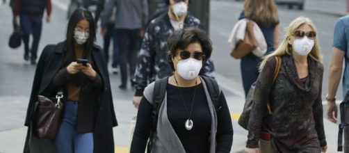 Algunas personas sienten que les falta el aire usando las mascarillas todo el tiempo