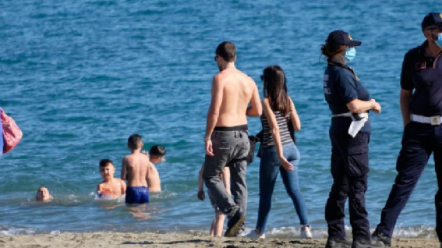 Bagnanti sulla spiaggia di Ostia
