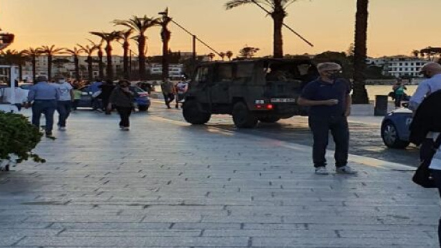 Brindisi, assembramenti davanti ai pub del centro storico: identificate decine di persone.