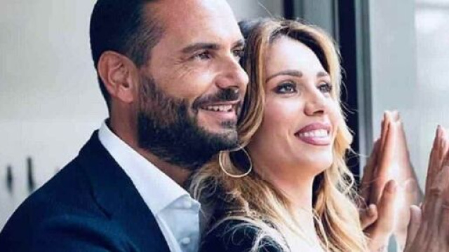 Enzo Capo, fotografato in un locale con una ragazza, ha ribadito che ormai &egrave; single e non deve giustificarsi.