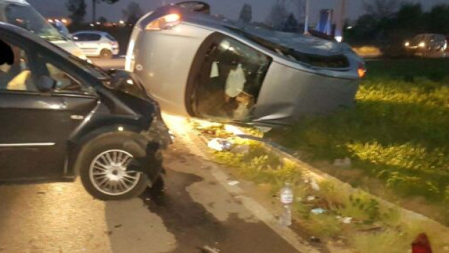 Napoli, doppio dramma a Varcaturo: bimbo perde la vita in piscina, il pap&agrave; ferito nell'auto.