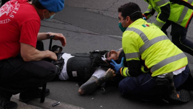 Violenta aggressione per Vittorio Brumotti.