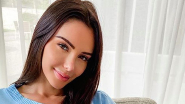 Nabilla prof&egrave;re des menaces contre les partenaires de jeux de Thomas. Credit: Instagram/nabilla