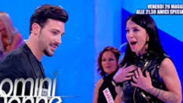 Uomini e donne, Sirius balla con Valentina e scatena la gelosia di Gemma.